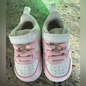 Nike Kids Sneakers in Pink and White (NEW)